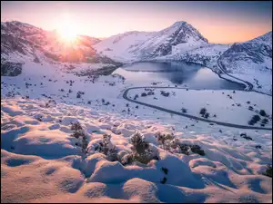 Picos de Europa, Zima, Lake Enol, Asturia, Śnieg, Góry, Hiszpania, Jezioro