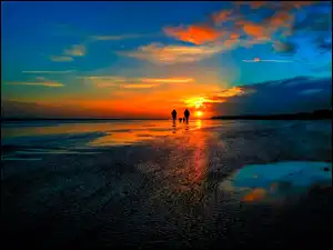 Zachód Słońca, Ludzie, Plaża, Morze, Chmury
