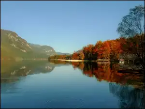 Odbicie, Jezioro Bohinj, Słowenia, Jesień