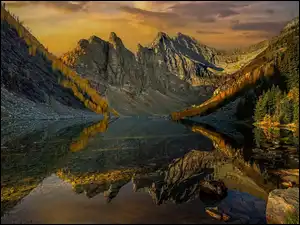 Kanada, Góry, Park Narodowy Banff, Skały, Odbicie, Canadian Rockies, Jezioro, Zalesione, Agnes Lake