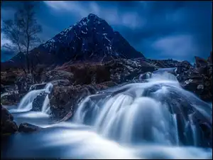 Drzewa, Góra, Coupall river, Chmury, Buachaille Etive Mor, Skały, Szkocja, Rzeka