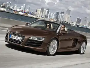 Miasto, Audi R8, Budynki