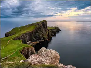 Szkocja, Neist Point Lighthouse, Chmury, Latarnia morska, Wybrzeże, Morze Szkockie, Skały, Klif, Wyspa Skye, Półwysep Duirinish