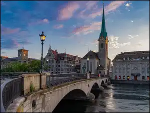 Most Munsterbrucke, Rzeka Limmat, Kościół Fraumunster, Szwajcaria, Latarnia, Zurych