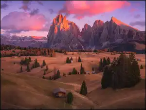 Włochy, Dolomity, Chmury, Domy, Drzewa, Płaskowyż Seiser Alm, Dolina Val Gardena, Góry Sassolungo, Wzgórza
