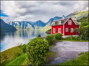 Góry, Dom, Fiord Sognefjorden, Norwegia, Czerwony