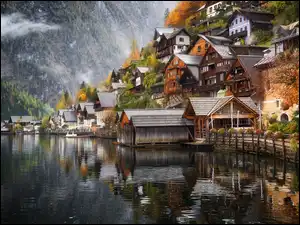 Austriackie miasteczko Hallstatt w Alpach Salzburskich