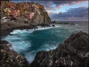 Morze Liguryjskie, Skały, Chmury, Włochy, Domy, Manarola, Region Liguria
