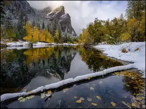Stany Zjednoczone, Rzeka, Stan Kalifornia, Śnieg, Park Narodowy Yosemite, Merced River, Żółte, Góry, Drzewa