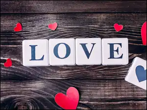 Napis Love w kostkach z sercami