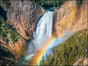 Stany Zjednoczone, Drzewa, Tęcza, Park Narodowy Yellowstone, Górny, Skały, Upper Yellowstone River Falls, Wodospad, Rzeka Yellowstone, Stan Wyoming