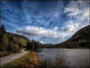 Norwegia, Niebo, Chmury, Drzewa, Góry, Zalesione, Bondhusvatnet Lake, Jezioro, Droga, Kvinnherad