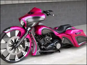 Pink Street Glide, Harley