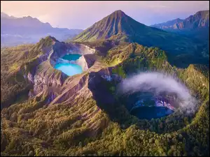 Wulkan i jeziora Kelimutu na wyspie Flores Island