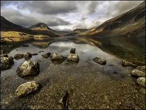 Jezioro Buttermere w Parku Narodowym Lake District w Kumbrii