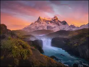 Niebo, Torres Del Paine, Mech, Chile, Zachód słońca, Góry, Skały, Rośliny, Rzeka, Wodospad, Człowiek, Park Narodowy Torres Del Paine