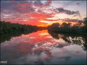 Odbicie, Chmury, Jezioro, Wschód słońca, Drzewa