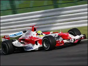 bolid, Formuła 1, kask , spojler, opony, koła