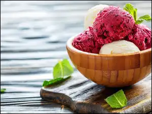 Lody w miseczce