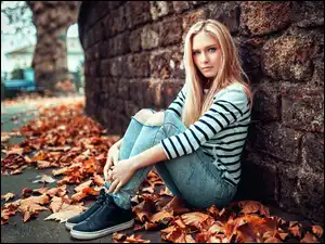 Liście, Dziewczyna, Mur, Alejka