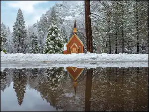Dolina Yosemite Valley w kalifornijskim Parku Narodowym