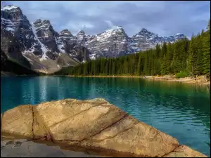 Drzewa, Park Narodowy Banff, Jezioro Moraine, Prowincja Alberta, Góry, Skała, Kanada, Dolina Dziesięciu Szczytów