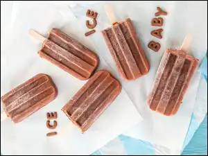Czekoladowe lody na patyku