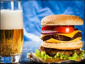 Piwo z hamburgerem