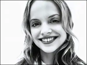 Uśmiech, Mena Suvari
