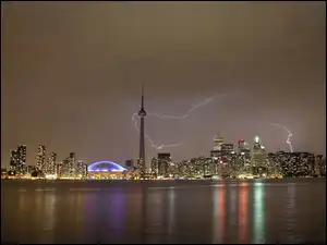 Noc, CN Tower, Ontario, Błyskawica