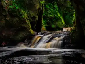 Finnich Glen, Rzeka Carnock Burn, Wąwóz, Szkocja, Skały