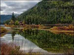 Dom nad jeziorem Salmon Lake