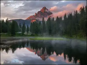 Włochy, Chmury, Odbicie, Drzewa, Antorno Lake, Jezioro, Dolomity, Góry, Masyw Tre Cime di Lavaredo, Prowincja Belluno