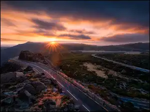 Góry, Portugalia, Drzewa, Zachód słońca, Serra da Estrela, Drogi