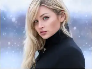 Spojrzenie blondynki