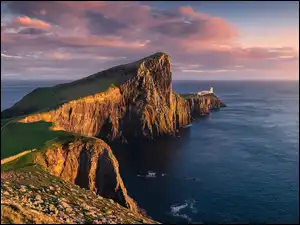 Szkocja, Wybrzeże, Chmury, Półwysep Duirinish, Wyspa Skye, Skały, Latarnia morska, Morze Szkockie, Neist Point Lighthouse