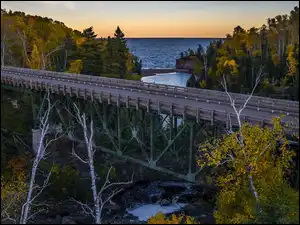 Jezioro, Jesień, Most, Superior Lake, Drzewa, Tettegouche Bridge, Stany Zjednoczone, Park Stanowy Tettegouche