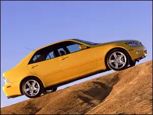 Lexus IS, Żółty