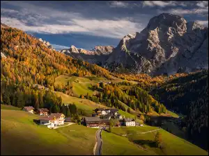 Val Badia, Bolzano, Dolina, Droga, Wieś, Włochy, Alpy, Las, Góry, Dolomity, Skały, Domy