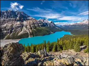 Kanada, Jezioro Peyto Lake, Prowincja Alberta, Drzewa, Chmury, Skały, Góry, Park Narodowy Banff, Las
