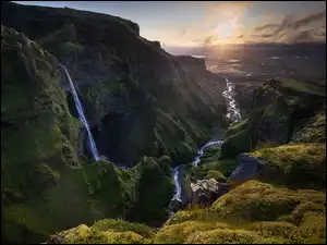 Rzeka Fossa, Islandia, Góry, Chmury, Wodospad Haifoss, Wschód słońca