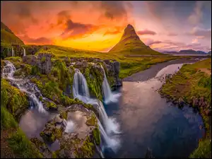 Półwysep Snaefellsnes, Islandia, Kirkjufell, Rzeka. Zachód słońca, Góra, Wodospady