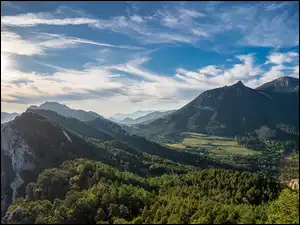 Chmury, Katalonia, Niebo, Dzień, Dolina, Hiszpania, Serra de Queralt, Drzewa, Góry, Berga, Lasy, Słoneczny