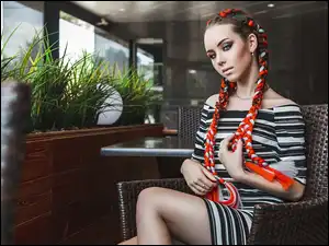 Warkocze, Kobieta