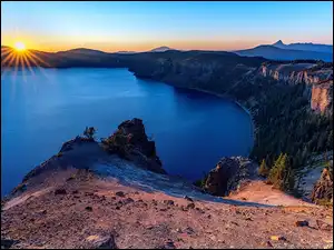 Promienie słońca, Park Narodowy Jeziora Kraterowego, Kraterowe, Stan Oregon, Góry, Crater Lake, Stany Zjednoczone, Jezioro