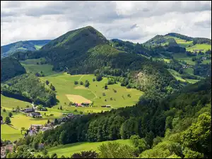 Szwajcaria, Chmury, Langenbruck, Domy, Zalesione, Góry, Drzewa, Wzgórza, Lasy, Kanton Bazylea