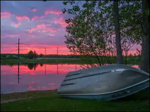 Stany Zjednoczone, Drzewa, Trawa, Łódka, Różowe, Zachód słońca, Jezioro, Niebo, Sand Lake, Wisconsin