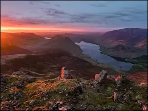 Jezioro, Crummock Water, Anglia, Góry, Park Narodowy Lake District, Zachód słońca, Kamienie