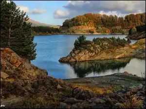 Aoos Lake, Grecja, Jezioro, Skały, Drzewa