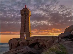 Latarnia morska Phare de Men Ruz w Bretanii